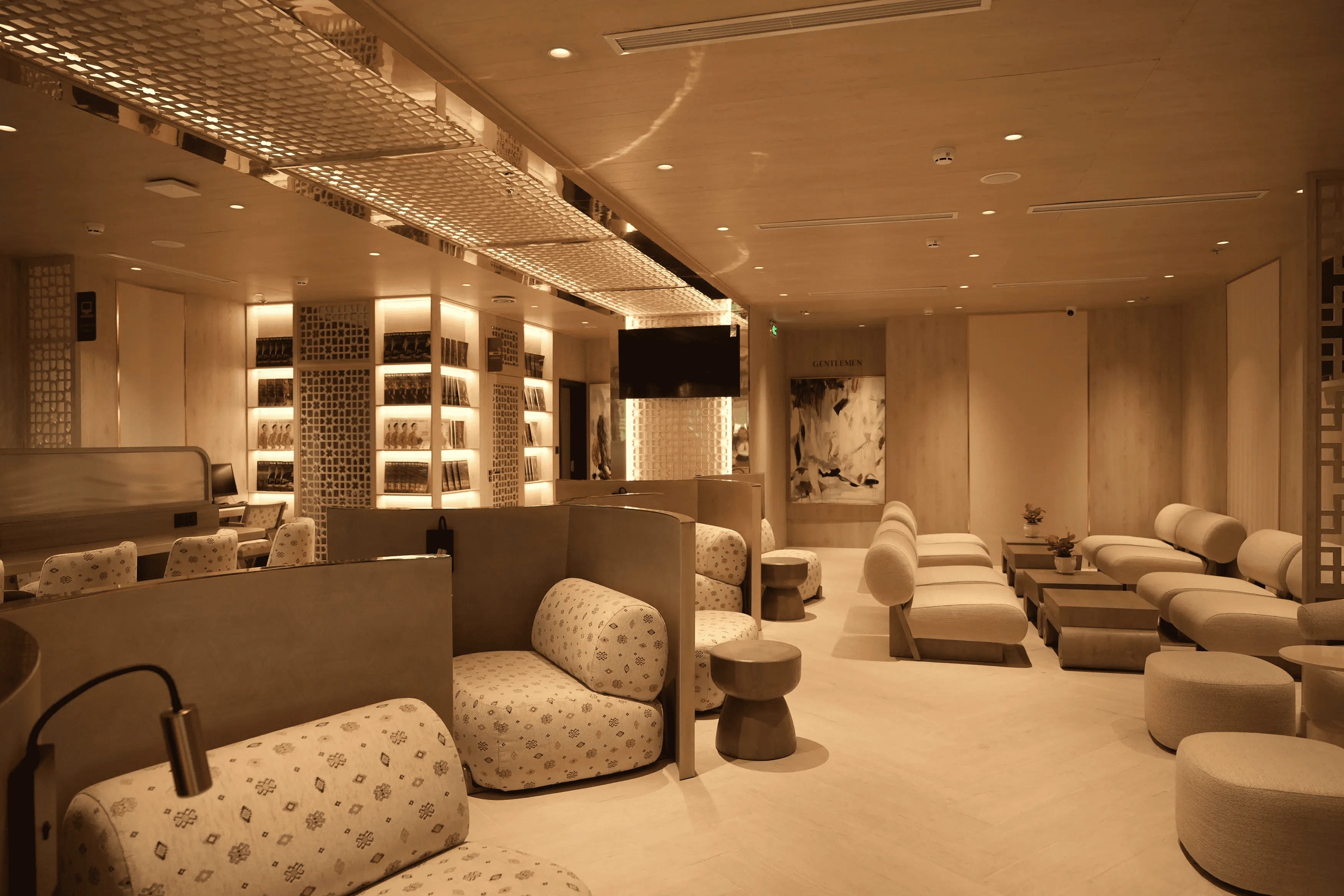 Tan Son Nhat International Airport lounge photo